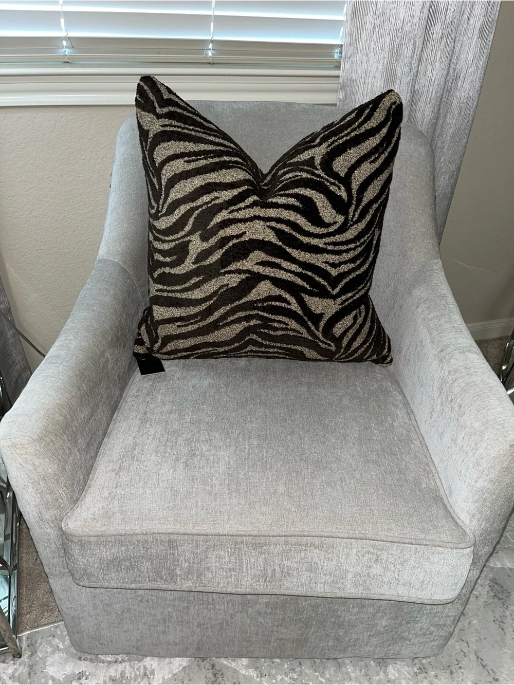 1-NWT P/Kaufmann luxe Brown Ivory Zebra design decorative pillow